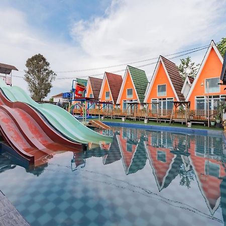 เรดดอร์ซ รีสอร์ต ชาเรียะฮ์ แอท ชายา ติรตา อบาดี Hotel ปูร์วาการ์ตา ภายนอก รูปภาพ