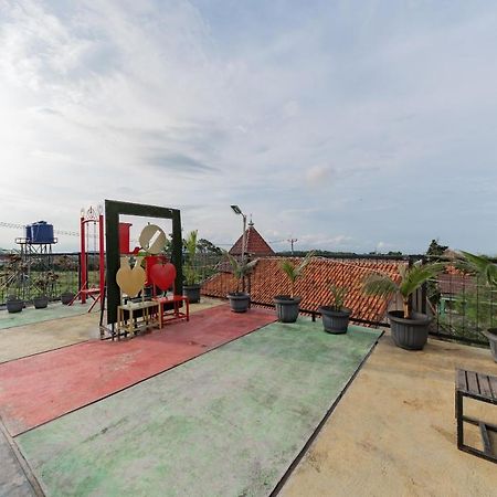 เรดดอร์ซ รีสอร์ต ชาเรียะฮ์ แอท ชายา ติรตา อบาดี Hotel ปูร์วาการ์ตา ภายนอก รูปภาพ