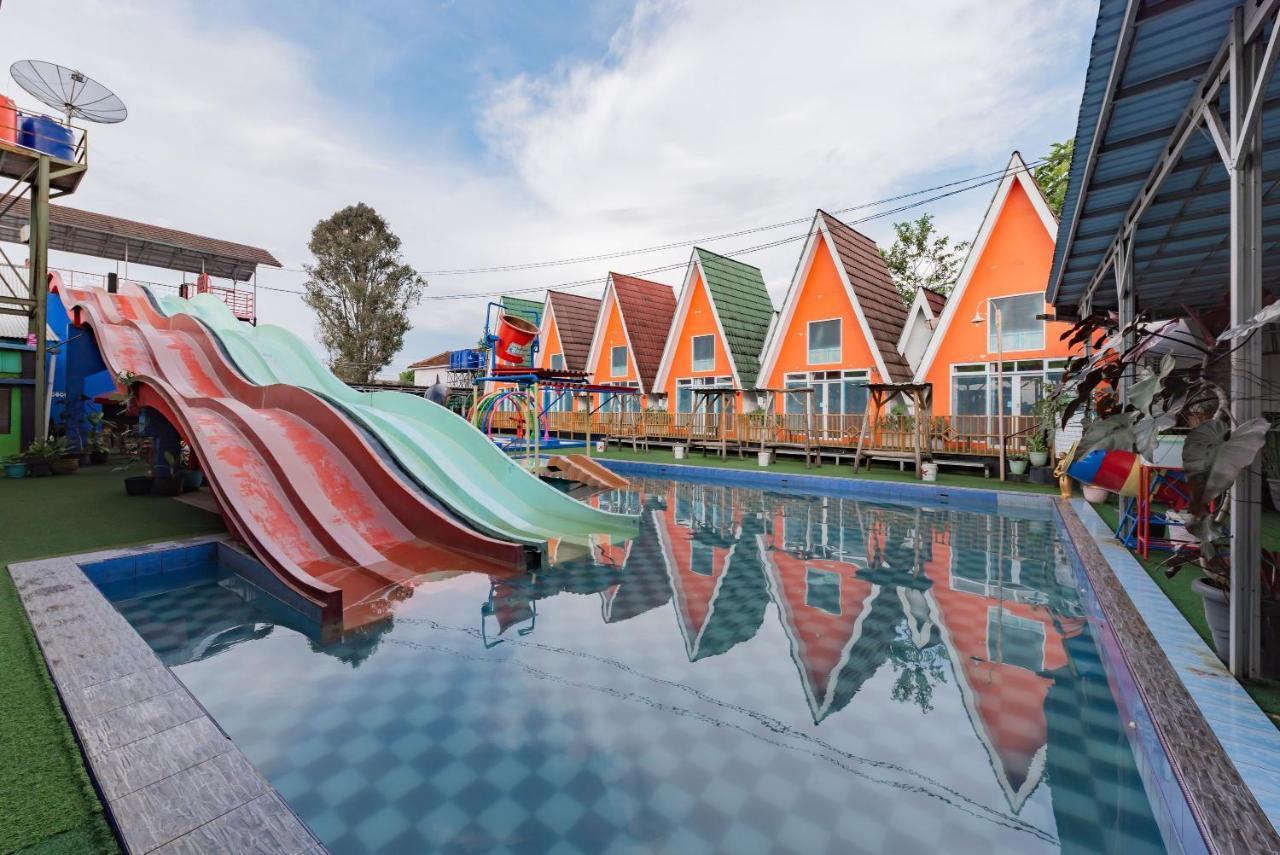 เรดดอร์ซ รีสอร์ต ชาเรียะฮ์ แอท ชายา ติรตา อบาดี Hotel ปูร์วาการ์ตา ภายนอก รูปภาพ