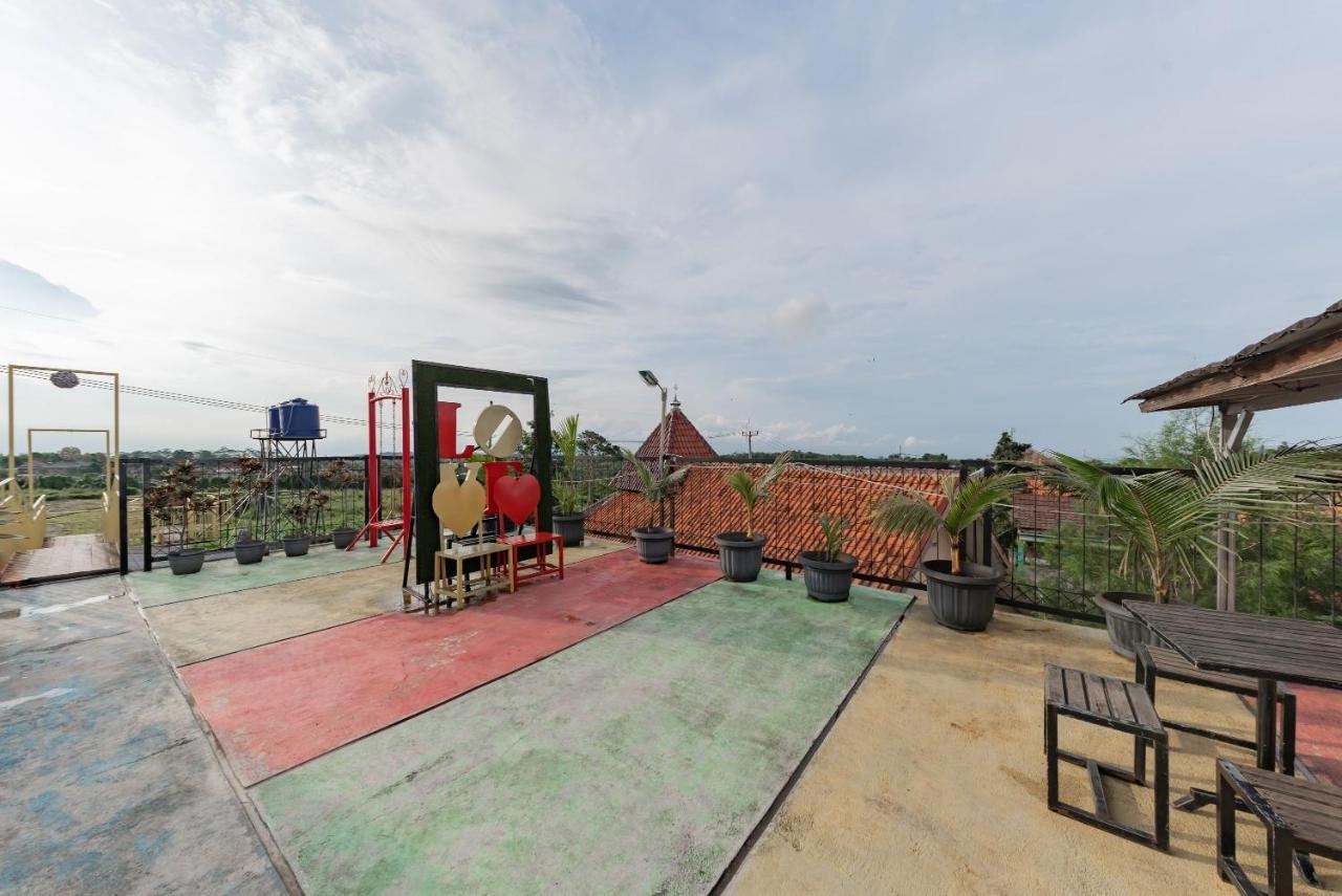 เรดดอร์ซ รีสอร์ต ชาเรียะฮ์ แอท ชายา ติรตา อบาดี Hotel ปูร์วาการ์ตา ภายนอก รูปภาพ