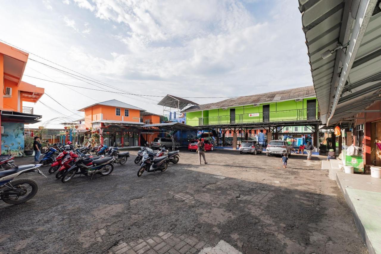 เรดดอร์ซ รีสอร์ต ชาเรียะฮ์ แอท ชายา ติรตา อบาดี Hotel ปูร์วาการ์ตา ภายนอก รูปภาพ