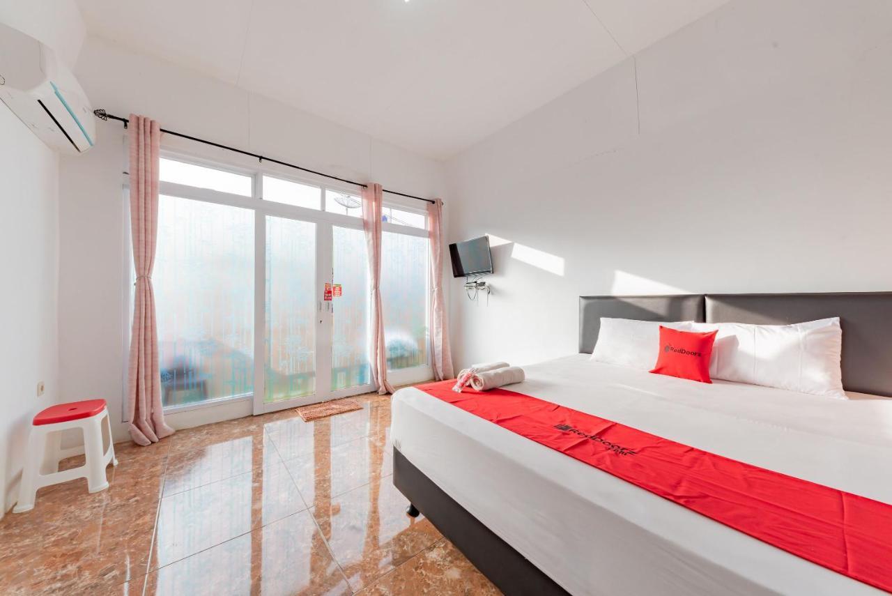เรดดอร์ซ รีสอร์ต ชาเรียะฮ์ แอท ชายา ติรตา อบาดี Hotel ปูร์วาการ์ตา ภายนอก รูปภาพ