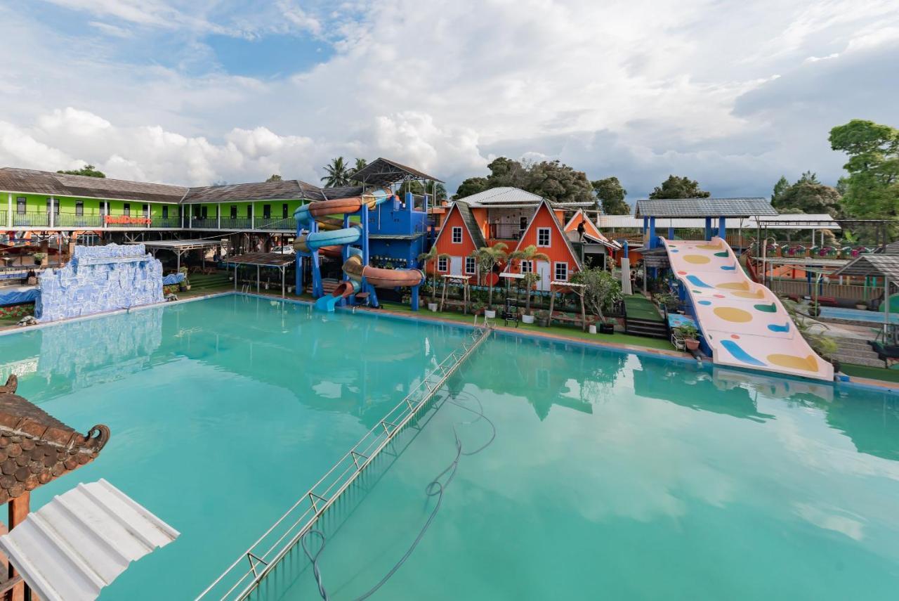 เรดดอร์ซ รีสอร์ต ชาเรียะฮ์ แอท ชายา ติรตา อบาดี Hotel ปูร์วาการ์ตา ภายนอก รูปภาพ