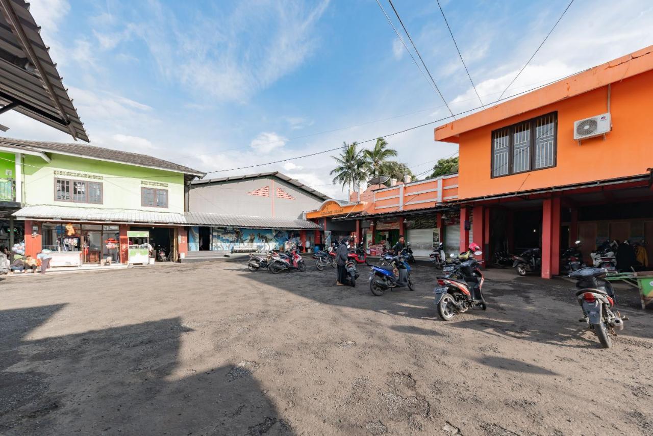 เรดดอร์ซ รีสอร์ต ชาเรียะฮ์ แอท ชายา ติรตา อบาดี Hotel ปูร์วาการ์ตา ภายนอก รูปภาพ