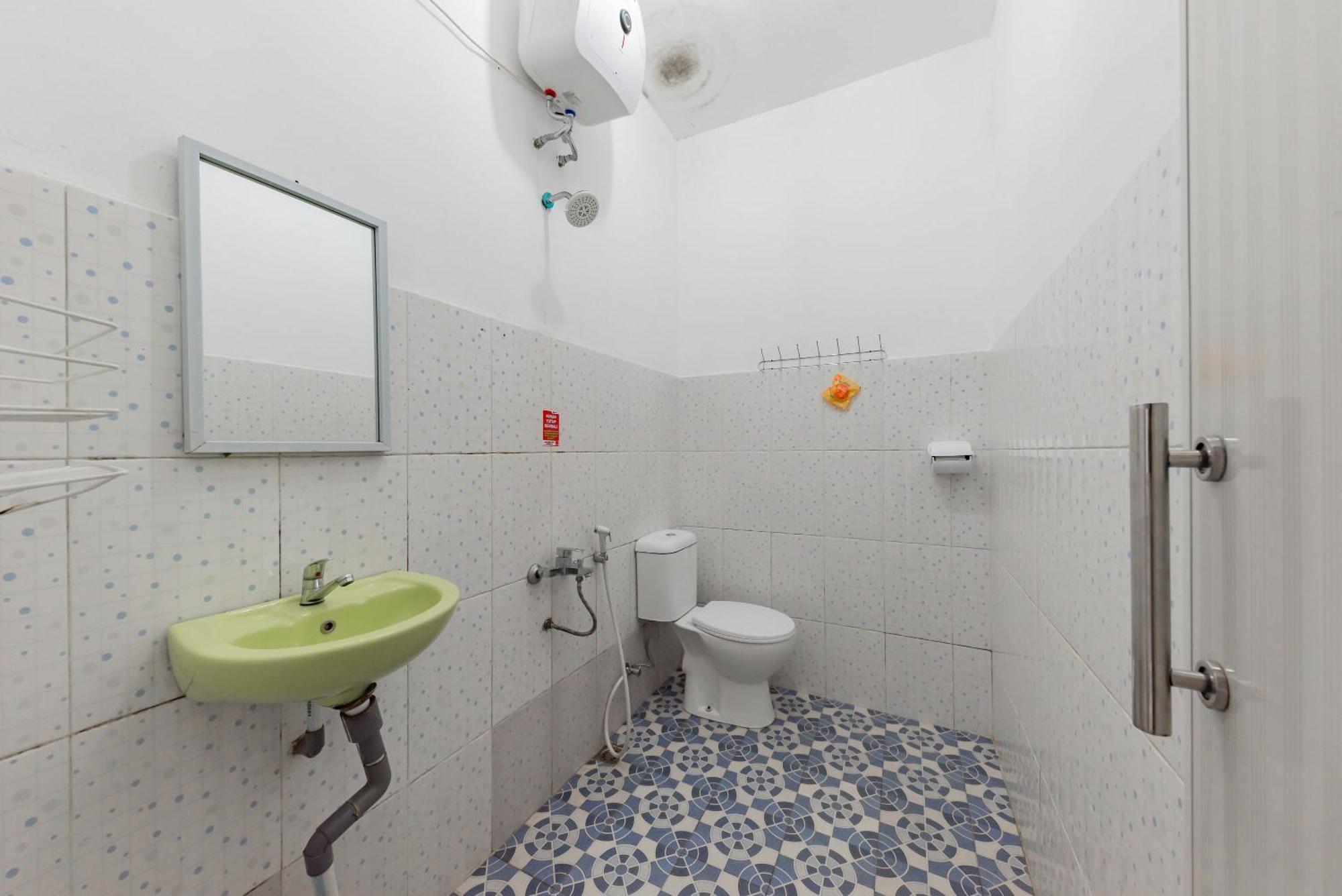 เรดดอร์ซ รีสอร์ต ชาเรียะฮ์ แอท ชายา ติรตา อบาดี Hotel ปูร์วาการ์ตา ห้อง รูปภาพ
